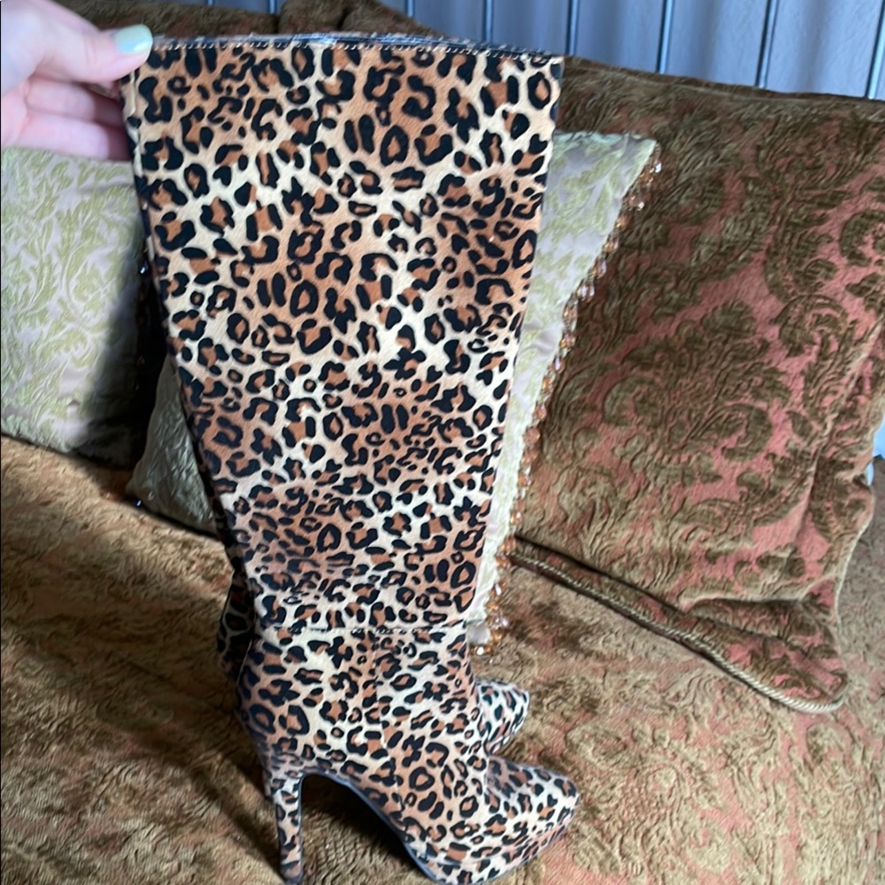 Elegant Brown and Black Heeled Boots with Pointed Toe